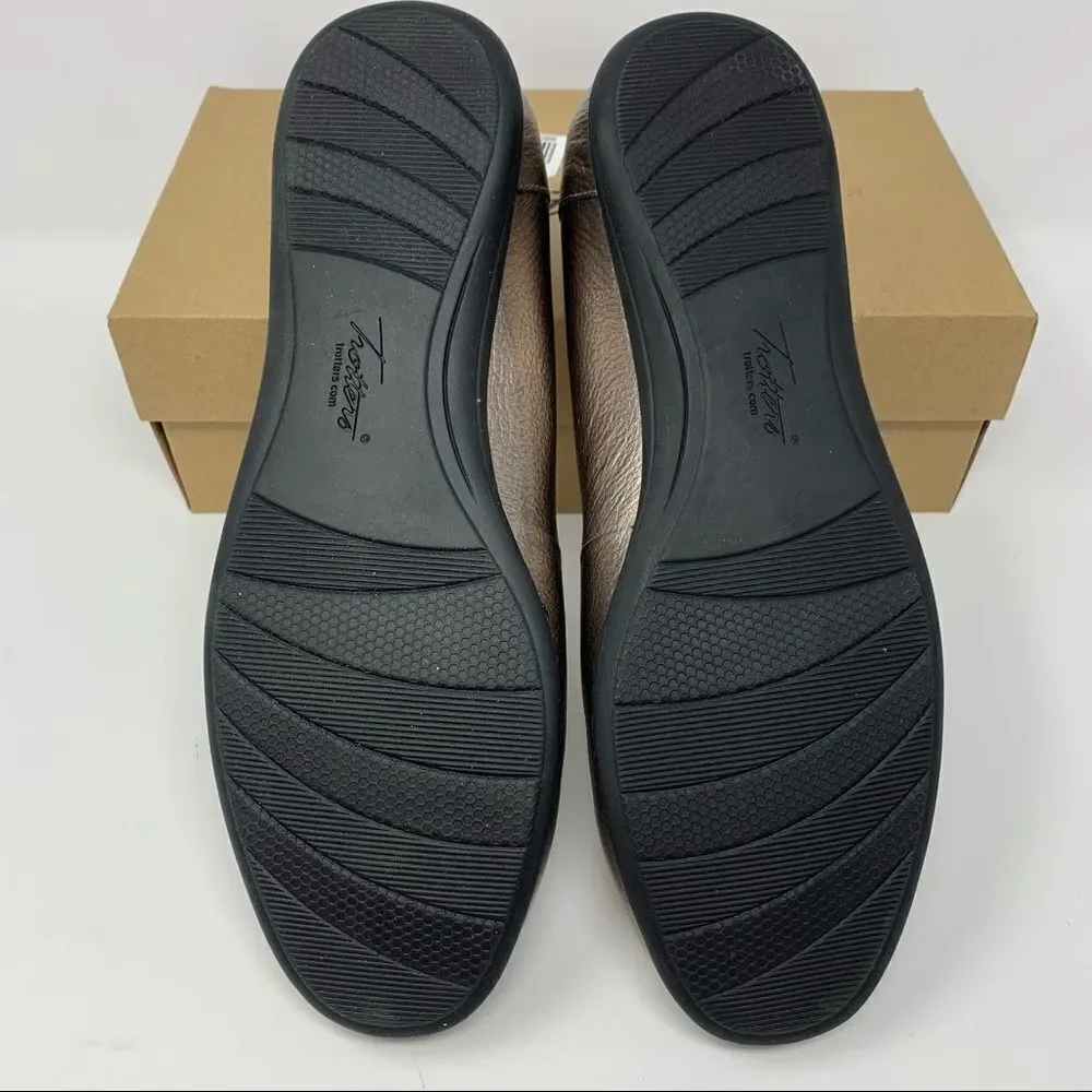Trotters  Deanna Loafer Wide!